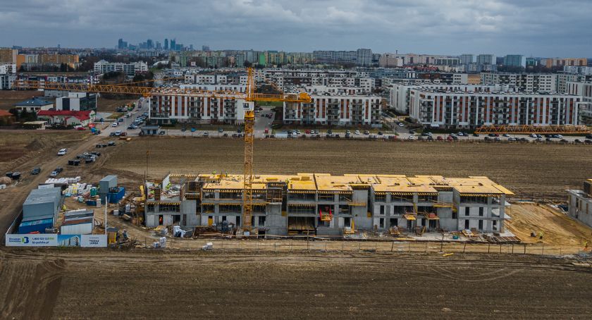 Powstanie nowe osiedle przy Batalionów Chłopskich. Tuż obok są stacje metra Chrzanów i Lazurowa [ZDJĘCIA]
