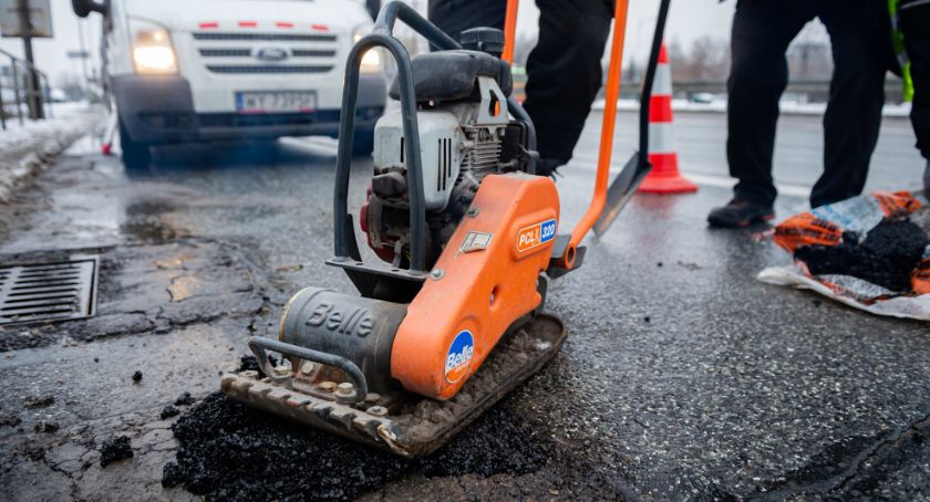 Naprawa nawierzchni jezdni i weekendowe utrudnienia na drogach