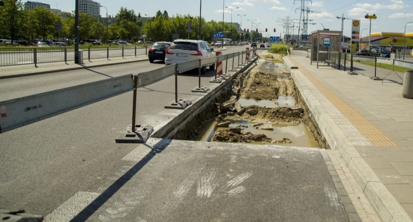 Poszerzenie popularnej ulicy na Bemowie. Prace potrwają 13 miesięcy