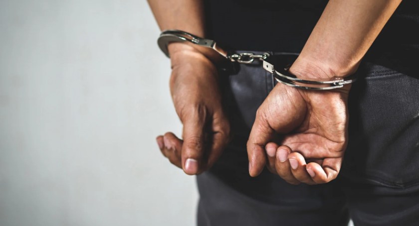 Ukradł katalizator. Nie chciał przyznać się skąd go ma. Interwencja policjantów z Bemowa 