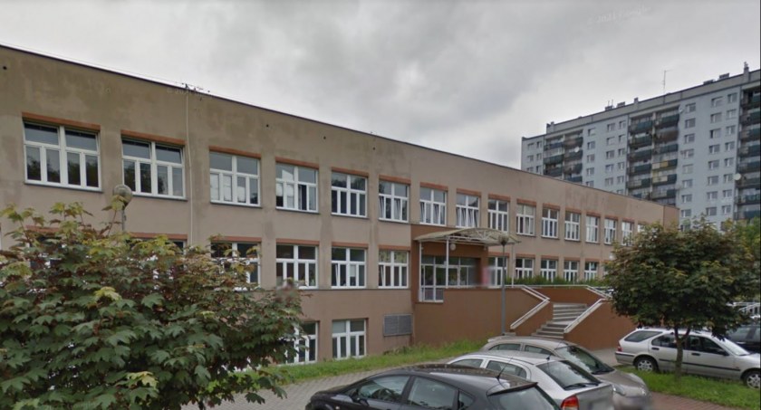 Brak sal do nauki w Szkole Podstawowej 363