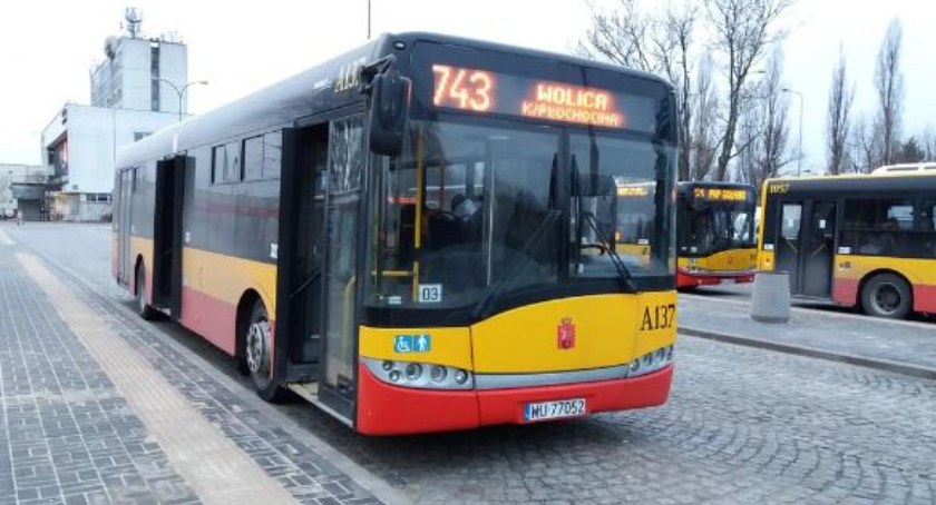 743 − upragniona trasa do Metra Bemowo 