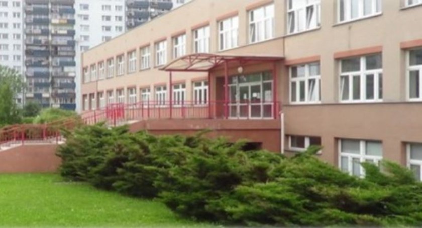 Koniec problemów z brakiem miejsca w szkole przy Rozłogi?