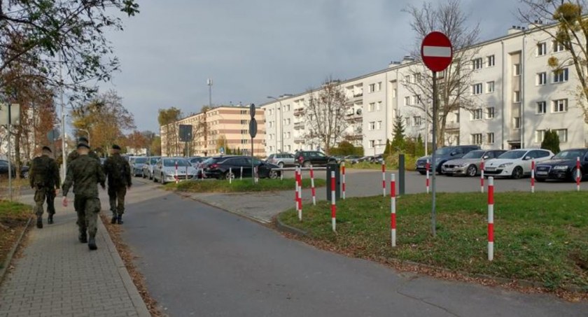 Koniec dzikiego parkowania przy WAT?