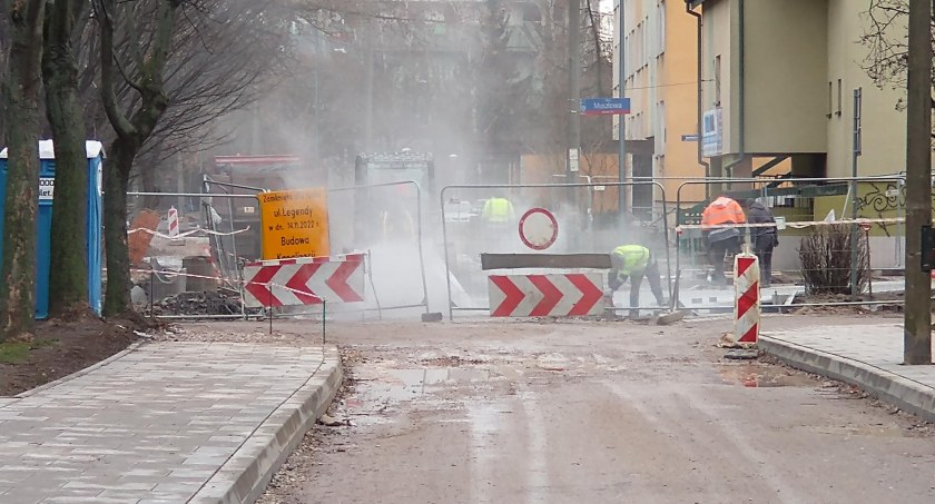 Co z ulicą Legendy? Do kiedy utrudnienia?