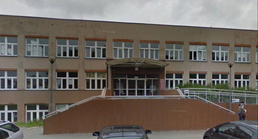 Więcej sal w SP nr 363 przy Rozłogi