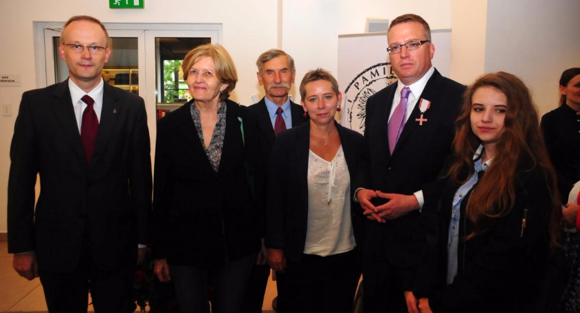 Mieszkaniec Bemowa Robert Małłek odznaczony Krzyżem Wolności i Solidarności