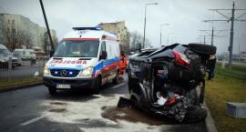 Wypadek zakończony dachowaniem na Powstańców Śląskich [FOTO]