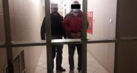 Agresywny wnuczek próbował zniszczyć dom, groził śmiercią rodzicom