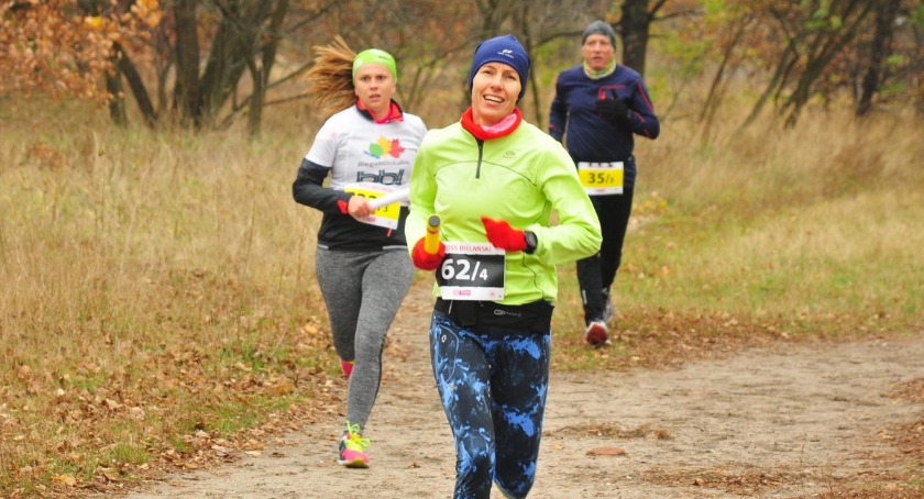 Cross Bielański. Bieg sztafet w Lasku Bielańskim [ZDJĘCIA]