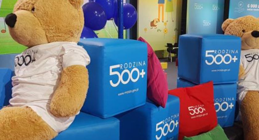 Harmonogram wypłat zasiłków i 500+ 