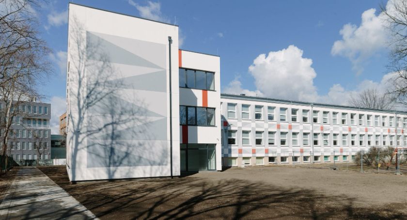 Szkoła na Młocinach zmodernizowana. Które placówki następne w kolejce do remontów?