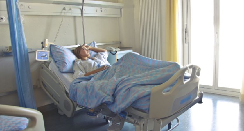 W szpitalu Bielańskim zmarła kobieta w ciąży zarażona COVID-19