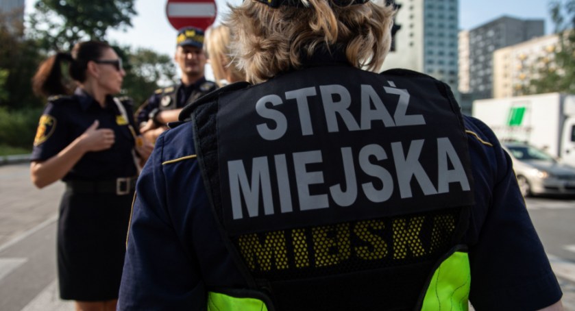 Nastolatki złapane z narkotykami i podrobioną legitymacją na Bielanach