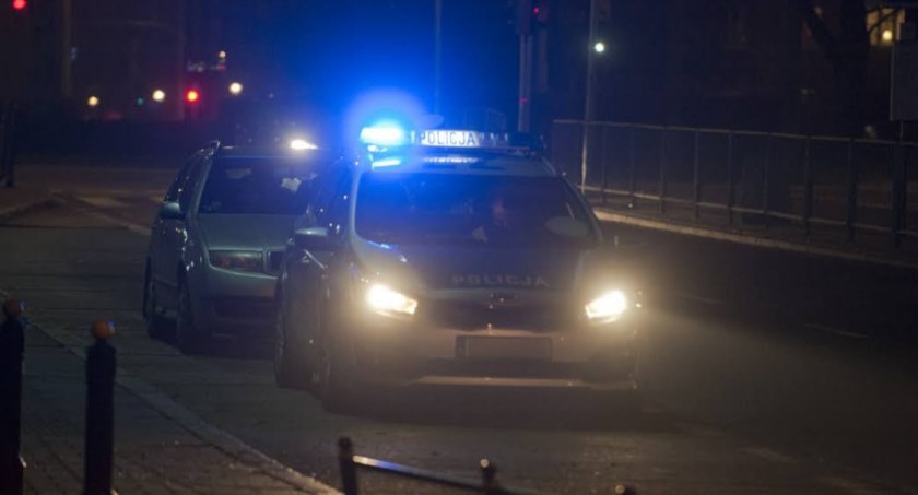 Odgryzła swojej sąsiadce kawałek ucha. Interwencja policjantów z Bielan