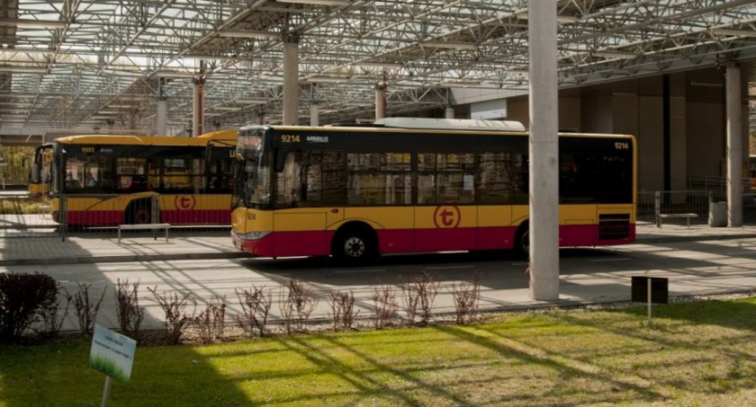 Przedłużenie kursowania popularnej linii autobusowej na Bielanach. Interpelacja od mieszkanki