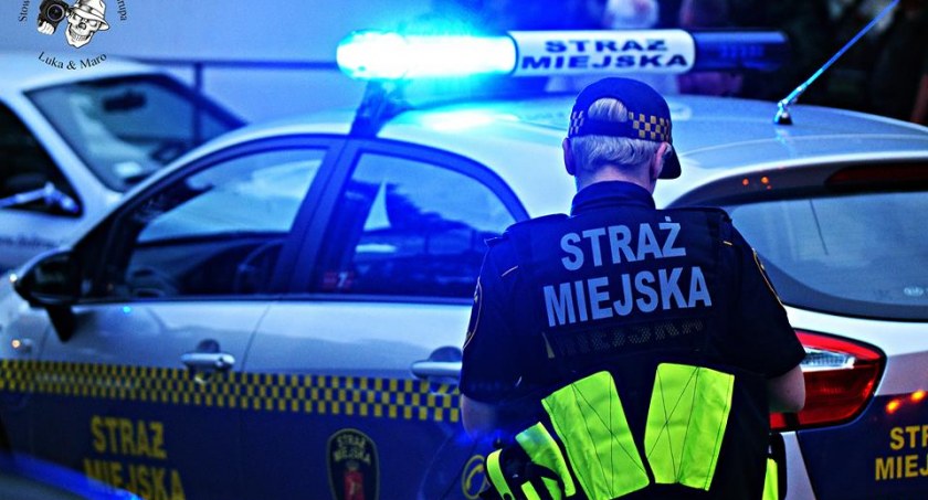 Pijany jechał rowerem po Bielanach. Alkomat wykazał ponad 1,5 promila alkoholu 