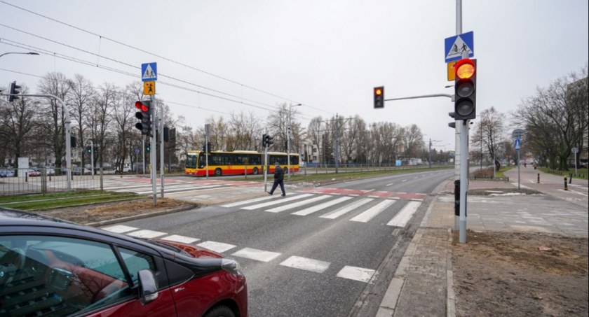 Nowa sygnalizacja przy al. Reymonta. Zdania co do jej pojawienia się są podzielone 