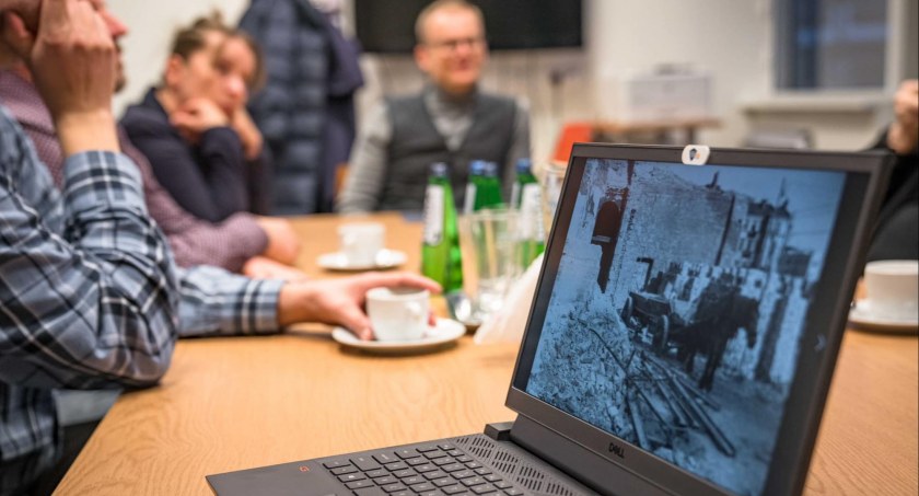 Odnalezione zdjęcia sprzed lat. Będzie album wydany przed Urząd Dzielnicy