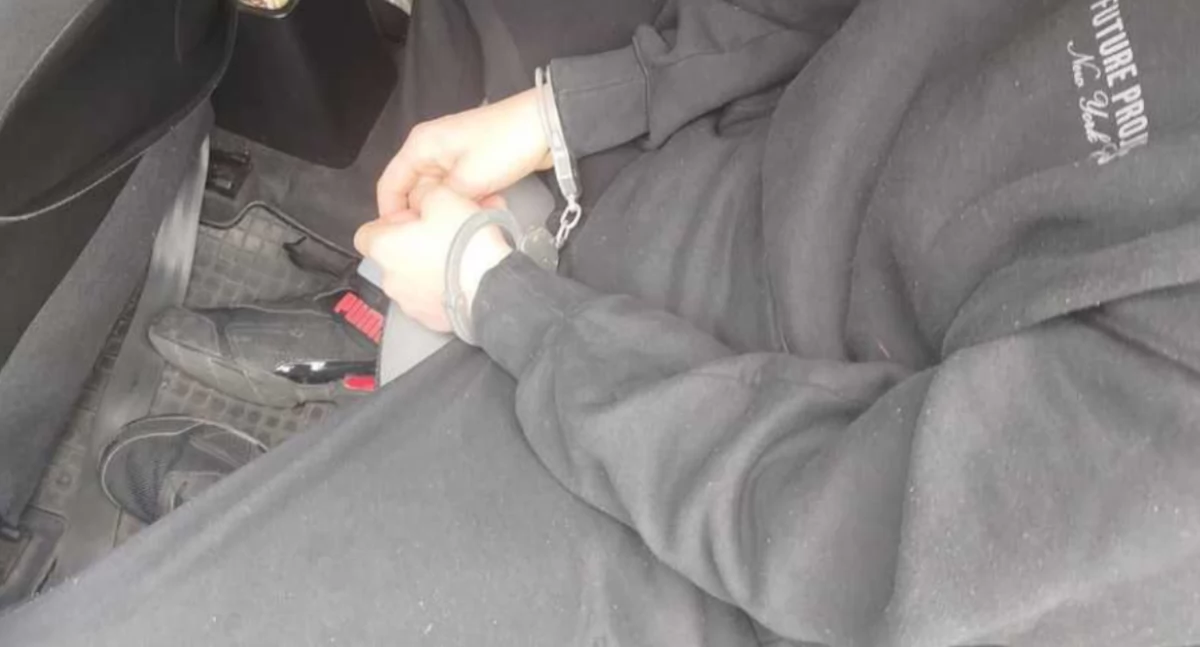 Twierdzili, że znaleźli je na ulicy. Policjanci zareagowali na Bielanach