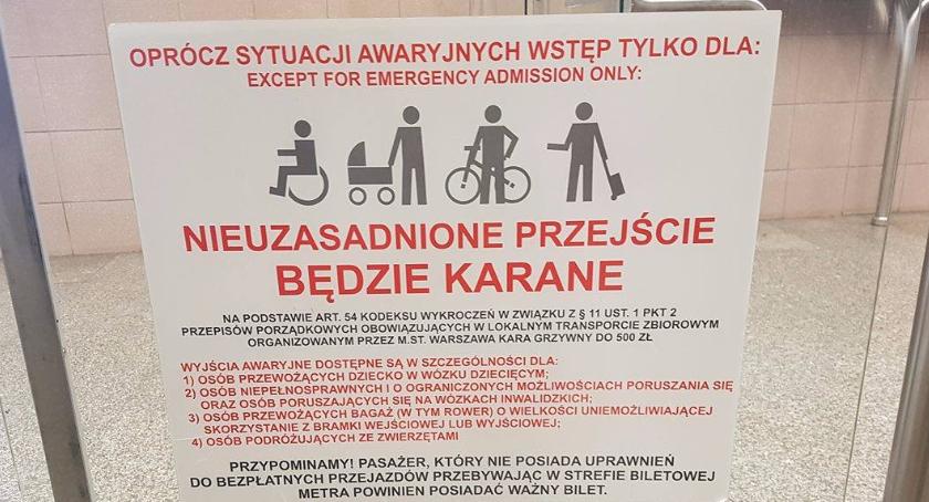 Warszawiaku, uważaj na bramki w metrze!