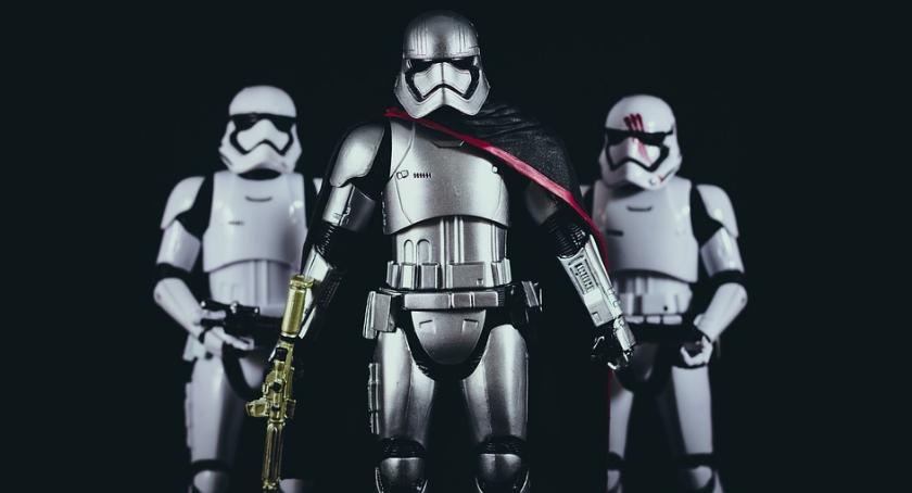 Niedoszli rycerze Jedi z Bielan ujęci przez policję. Kradli miecze świetlne!