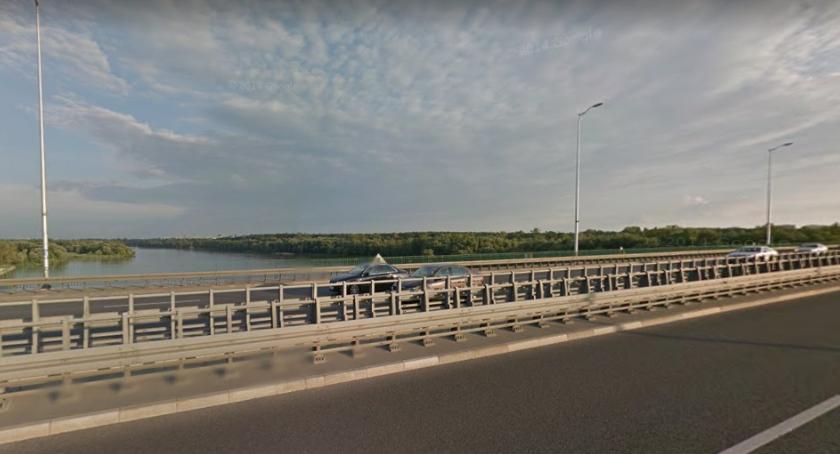 Straciła pamięć i zatrzymywała samochody na moście Skłodowskiej