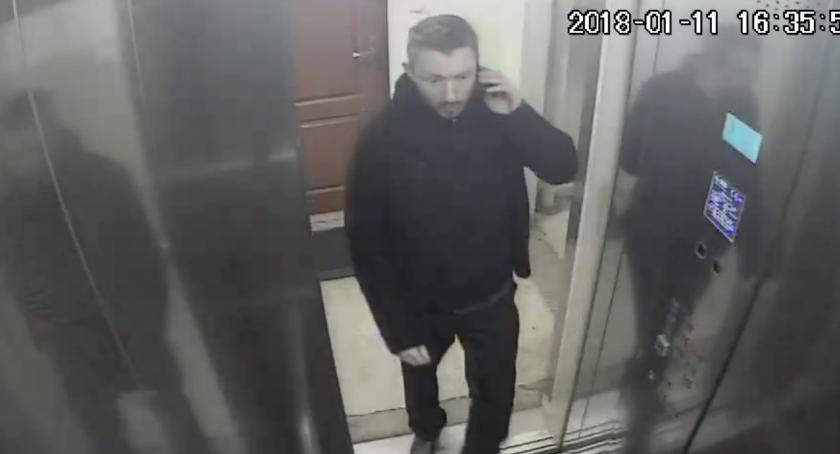 Wyłudził „na policjanta„ 27 tys. zł od mieszkańca Bielan. Teraz szuka go prawdziwa policja