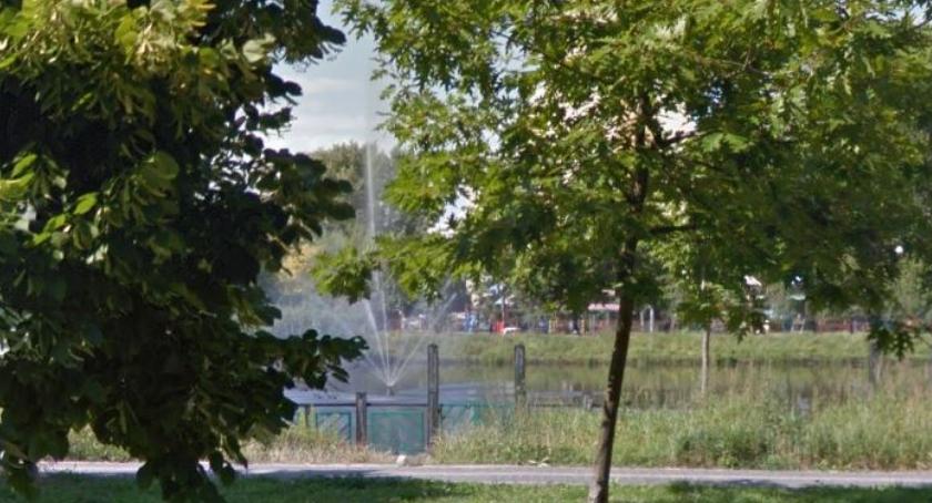 Obnażał się przed dziewczynką - policja poszukuje świadków