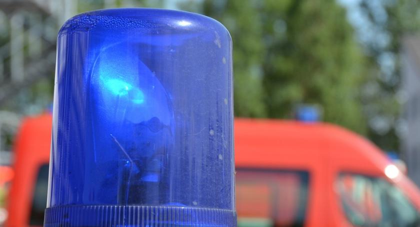 Kobieta zemdlała na ulicy, strażnicy miejscy udzielili jej pomocy. 
