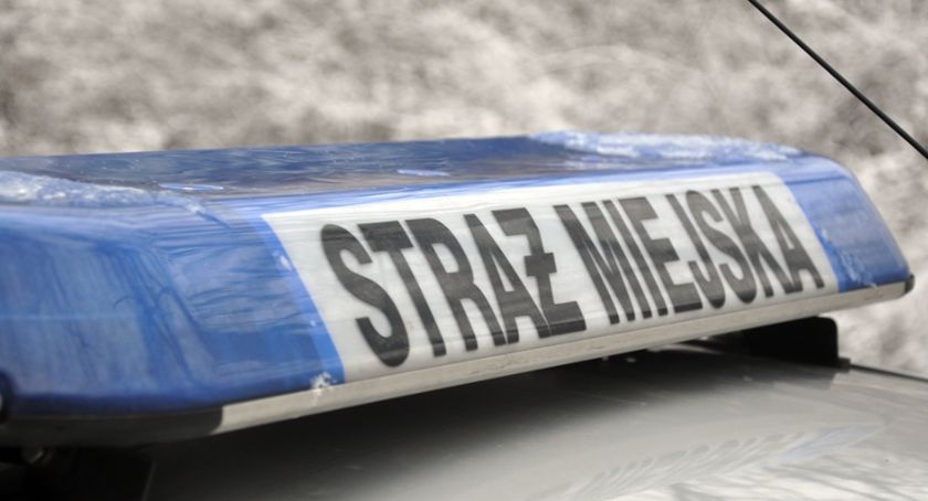 Funkcjonariusze z patrolu szkolnego ujęli poszukiwanego nieletniego uciekiniera