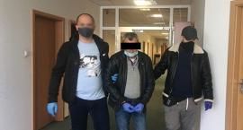 55-latek rzucił się na ratownika...