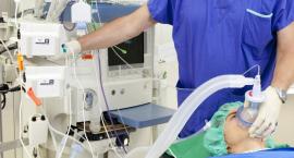 Szpital Bielański dostał respirator. Od tygodnia czeka na uruchomienie...