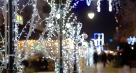 Świąteczne iluminacje na Starych Bielanach – magiczny spacer w blasku świateł