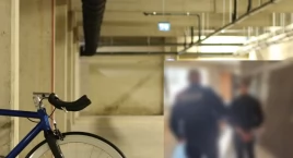Aresztowania na Bielanach. Najpierw weszli do garażu