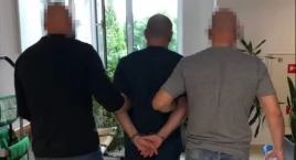 Pijany pojawił się przed blokiem żony. Interwencja na Żoliborzu