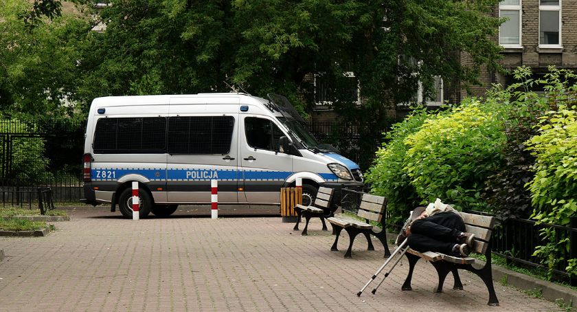 Policja poszukuje...  