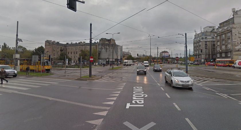 Starszy pan przewrócił się na torowisku. Dzięki szybkiej reakcji strażników miejskich nie doszło do tragedii
