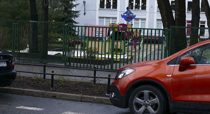 Zakaz parkowania w bramie