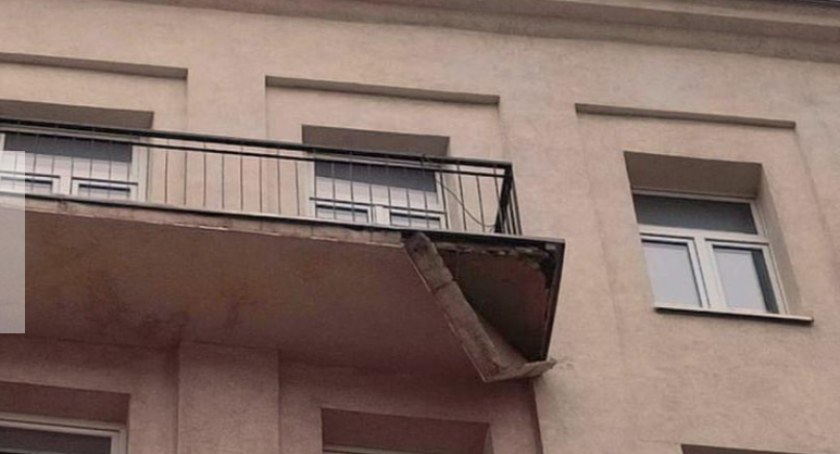 Oberwany balkon na Pradze-Północ. Chwile grozy dla mieszkańców 