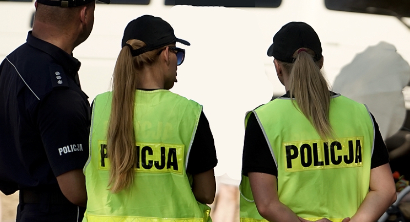 Policja poszukuje osób widocznych na zdjęciach w galerii 
