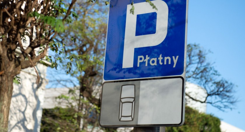Plac Hallera i jego okolice od nowego roku w strefie płatnego parkowania 