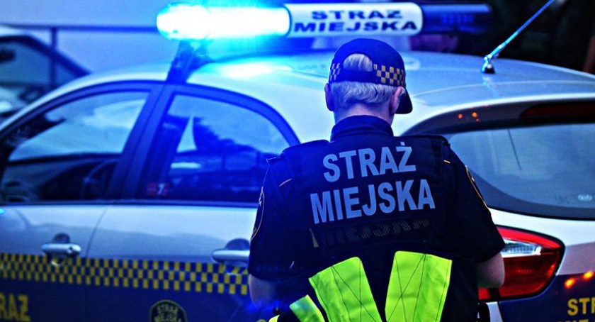 Chwile grozy na Pradze-Północ. Napastnik uzbrojony w nóż atakował dwóch innych mężczyzn
