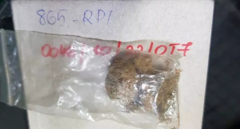 Siedział w samochodzie i zażywał narkotyki. Interwencja Strażników Miejskich 