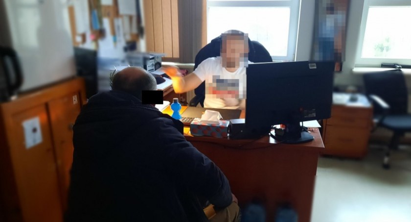Skradziony obraz powiesił na ścianie w schronisku
