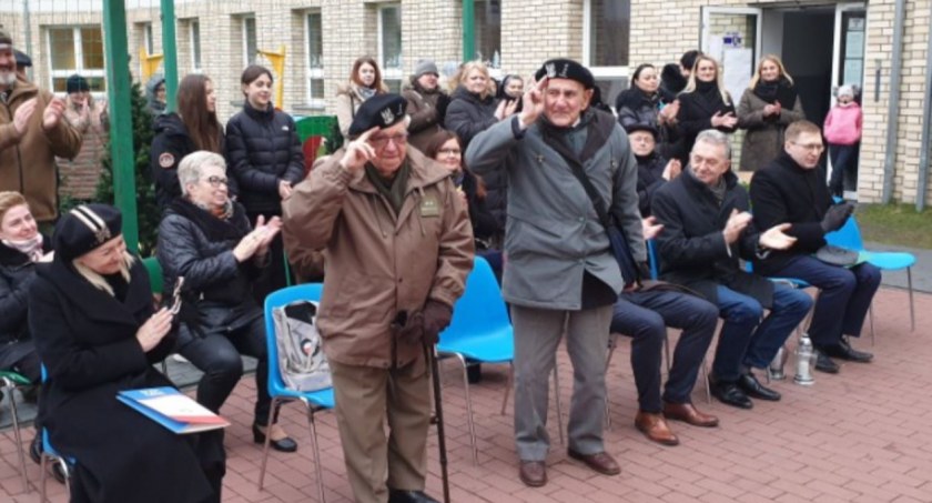 Rocznica Powstania styczniowego i ważni goście podczas uroczystości w SP nr 30