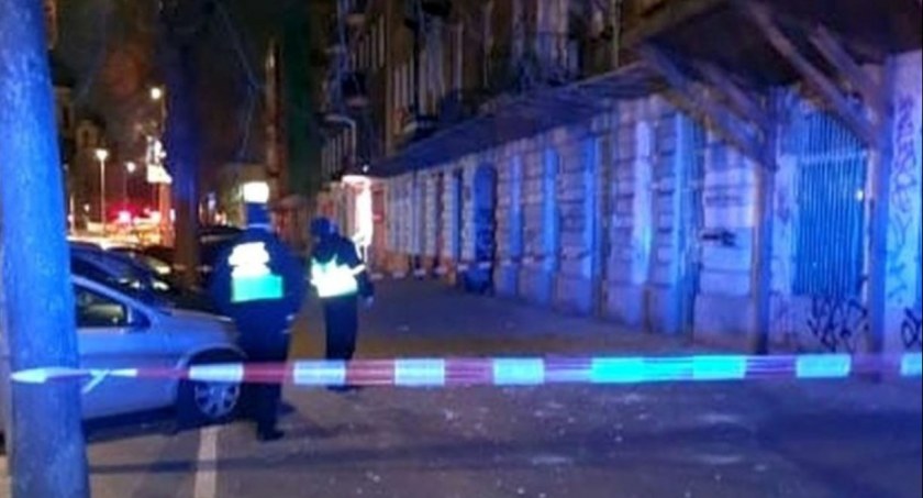 Elewacja przedwojennej kamienicy spadła na chodnik