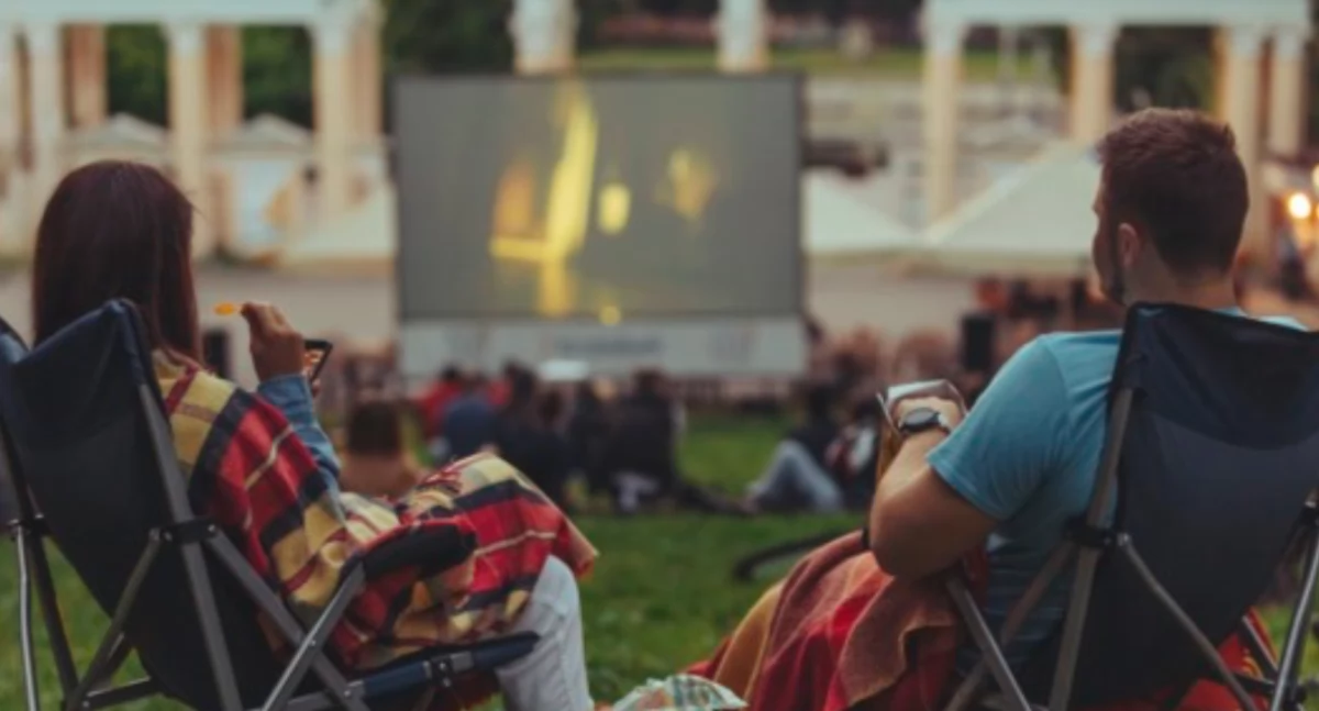 Filmowe Lato na Pradze Północ: Seanse pod Gwiazdami
