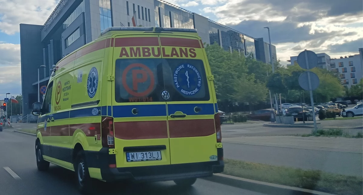 Mężczyzna zmarł na przystanku! Tragedia na Pradze-Północ