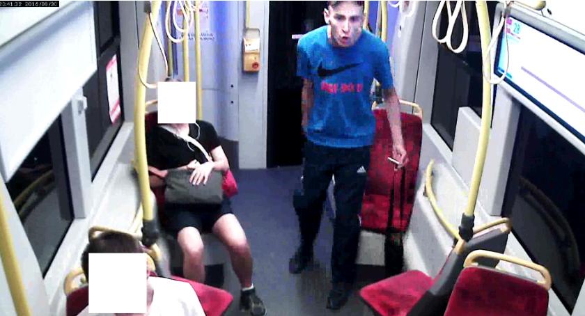 Policja poszukuje podejrzanych o rozbój w tramwaju